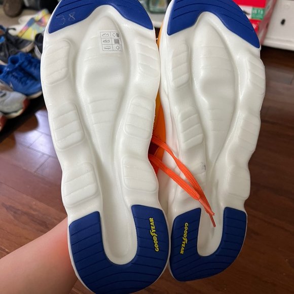 MEN'S SNOOP DOGG: GO RUN SWIRL TECH - DIZZIE - Orange US Size 12 - Picture 3 of 4